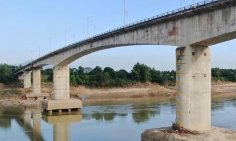 Thủ tướng: Tính phương án xây dựng cầu Sông Lô mới trong điều kiện khẩn cấp