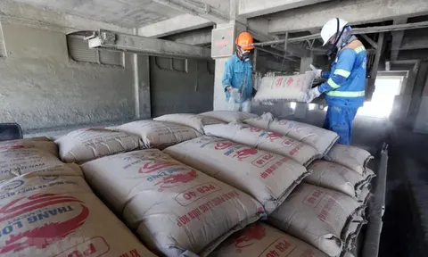 Ảnh hưởng mưa bão kéo dài, thị trường xi măng trong nước sụt giảm mạnh