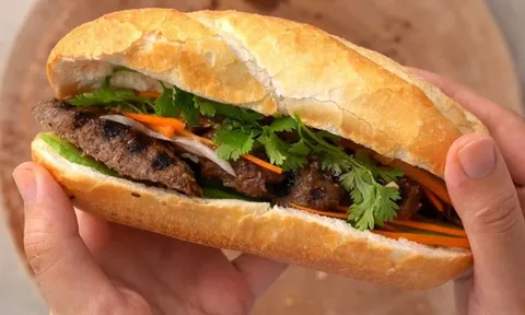 Hơn 40 người nhập viện nghi ngộ độc sau khi ăn bánh mì