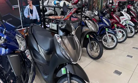 Xe máy Honda tăng giá, các hãng khác giảm