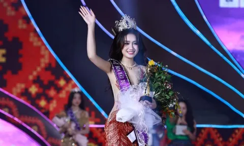Nữ sinh 2005 giành được vương miện Hoa hậu Du lịch Dân tộc Việt Nam 2025 được nhận xét “gương mặt thanh tú, ánh mắt sáng, phong thái thanh lịch”