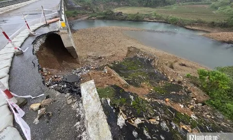 Cận cảnh tuyến quốc lộ có hàng loạt điểm sạt lở nghiêm trọng