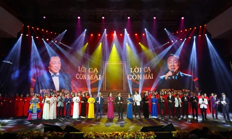 Khán giả vỡ òa khi chứng kiến sự “xuất hiện” của cố GS.NSND Trung Kiên cùng các thế hệ học trò trên sân khấu