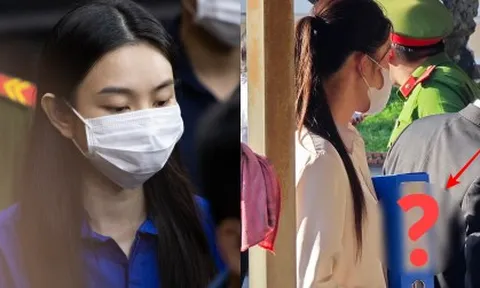 Hoa khôi Thuý Vi mang đến phiên toà xét xử Thuỳ Tiên 1 chiếc hộp, bên trên có dòng chữ cay đắng