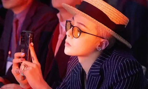 Giáo sư cơ khí duy nhất sở hữu gần 200 bài hát, giàu có đến mức đi hát bằng chuyên cơ riêng