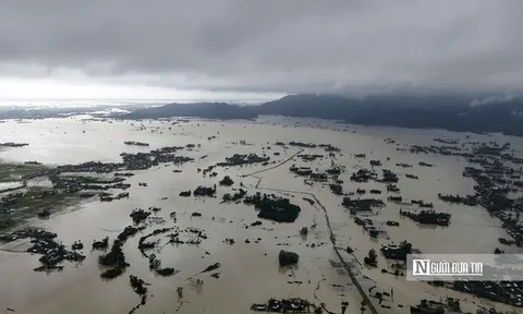 Đắk Lắk: Rốn lũ Hòa Thịnh ngập sâu, nhà cửa mênh mông nước