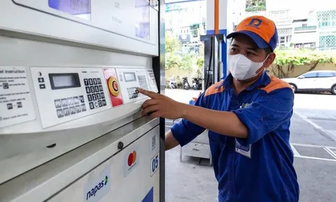 Giá xăng tăng trở lại