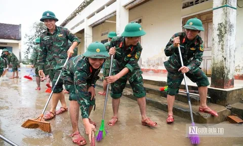 Gia Lai: Dọn dẹp trường học sau lũ, sớm đón học sinh đi học trở lại