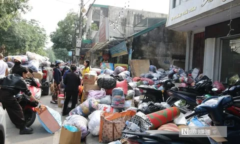 Từ Nghệ An gửi miền xa: Chở nặng nghĩa tình, san sẻ nỗi đau vùng lũ