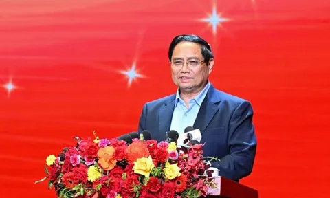 Thủ tướng đề nghị ngành ngân hàng hướng dòng vốn vào các lĩnh vực ưu tiên, tiết giảm chi phí, ứng dụng công nghệ để hạ lãi suất