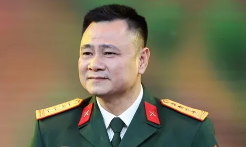 Đại tá quân đội được bổ nhiệm Phó Giám đốc Nhà hát Chèo, làm thần tượng tuổi 50 có đến 8 concert cháy vé