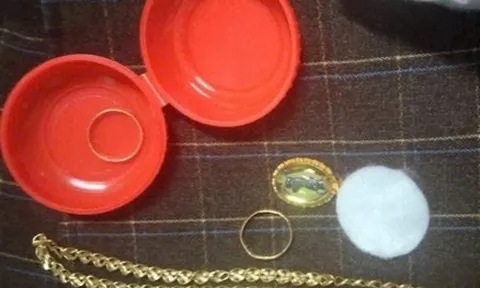 Bỏ quên gần nửa cây vàng trong túi áo gửi tặng người dân vùng lũ