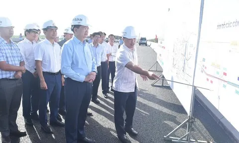 Phó Thủ tướng Mai Văn Chính kiểm tra thực địa dự án đường Vành đai 3 TPHCM