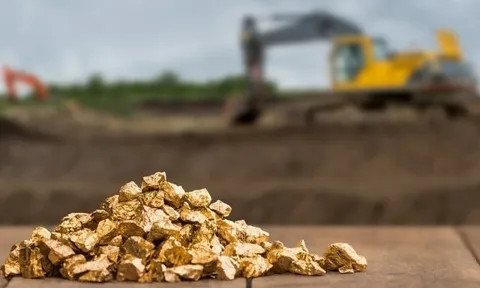 Công ty tỷ đô khai thác vàng lớn nhất Việt Nam ra thông báo khẩn về khả năng hủy tư cách đại chúng sau khi cổ phiếu tăng gấp 5 lần