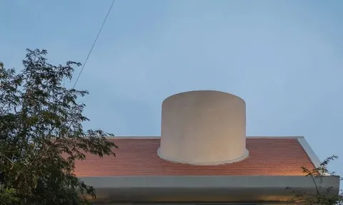 Ngôi nhà có thiết kế mái như ống khói để lấy sáng