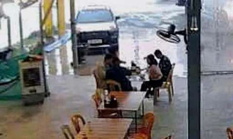 Nhóm cứu trợ quên trả tiền ăn sáng và hành động bất ngờ của chủ quán