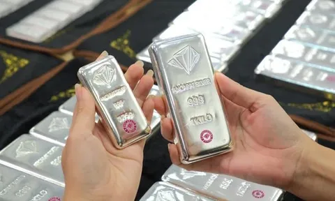 Giá bạc quay đầu giảm