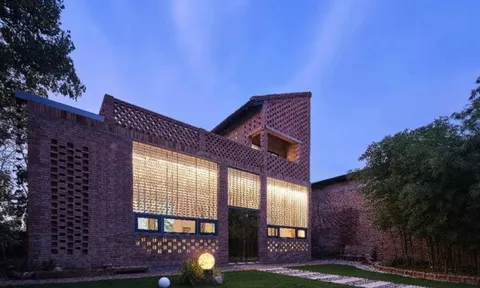 Nữ tiến sĩ chi gần 1,5 tỷ đồng xây “nhà xanh” 270m2 để cha dưỡng già: Tự phát điện, tự lọc nước, cả năm không tốn tiền điện