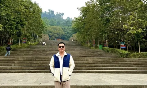 Ngoại hình tài tử U60 chưa vợ, ở biệt thự TP.HCM vài chục tỷ, đưa hết tiền cho mẹ giữ