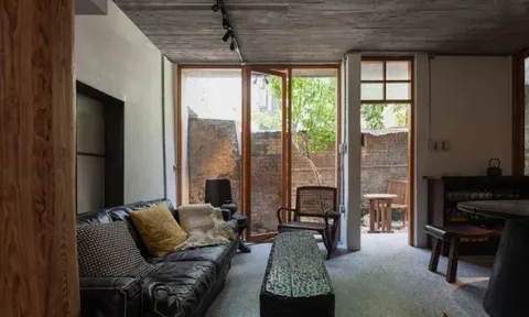 Thừa kế nhà 44m2 phố cổ, người phụ nữ cải tạo thành không gian sống cho gia đình 3 thế hệ: Nhỏ nhưng chứa điều “quý hơn vàng”