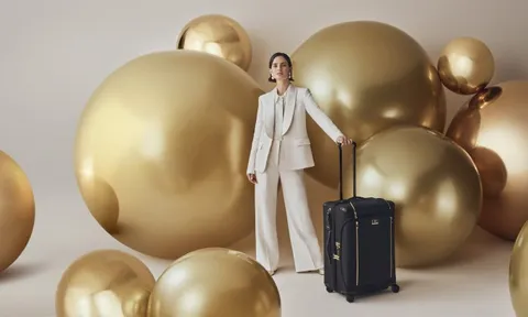 Quà tặng cuối năm lên ngôi với sắc đỏ – đen và nghệ thuật chế tác tinh xảo