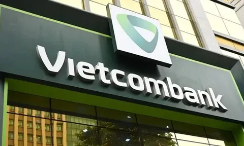 Khách hàng Vietcombank rút tiền, chuyển tiền, nộp tiền tại cửa hàng FPT chú ý biểu phí mới