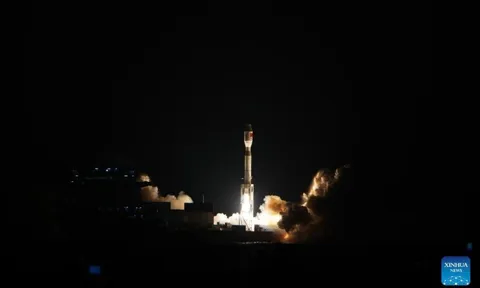 Geely sau 40 năm: từ xưởng linh kiện tủ lạnh đến hệ sinh thái ô tô toàn cầu, phóng cả vệ tinh