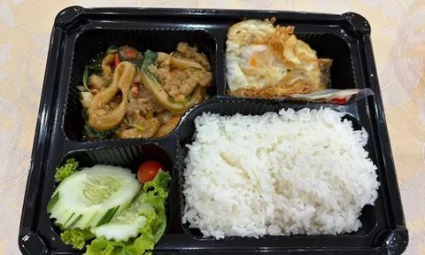 Suất ăn cho VĐV ở SEA Games gây sốc: Giá 200.000 đồng chỉ có cơm hộp