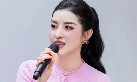 Huyền My: ‘Tôi sốc, bật khóc khi nghỉ việc MC’