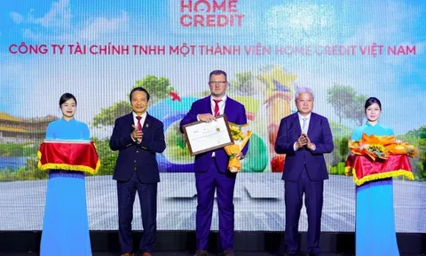 Home Credit lọt top 10 Doanh nghiệp Bền vững lĩnh vực Thương mại - Dịch vụ