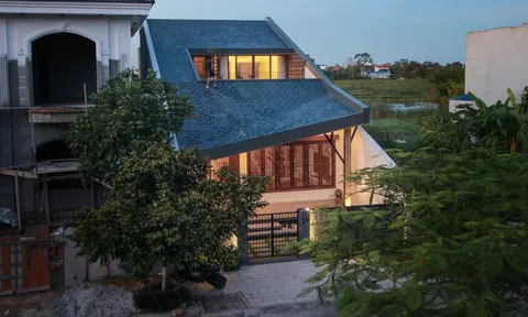 10 năm xa mẹ và món quà khiến ai cũng lặng người: Con trai xây căn nhà nhỏ gom lại cả một đời yêu thương