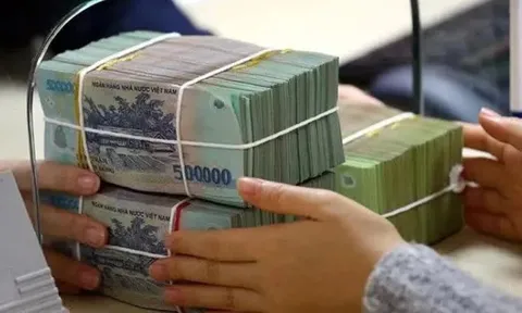 Lãi suất nhích tăng trong cao điểm cuối năm