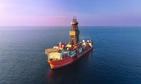 Khoan sâu hơn 4.000 mét dưới đáy biển, phát hiện mỏ 'vàng trắng' trữ lượng 1.600 thùng