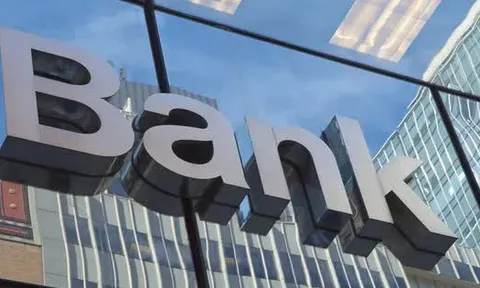 Ngày 16/12, loạt cổ phiếu ngân hàng tăng mạnh: Một mã tím trần trước thềm lăn chốt cổ tức, EIB và TCB gây chú ý