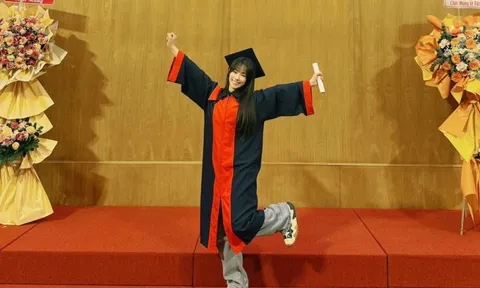 Nữ ca sĩ vừa nhận bằng đại học ở tuổi 41: Bỏ bạn trai nhạc sĩ, một mình ra nước ngoài sinh con