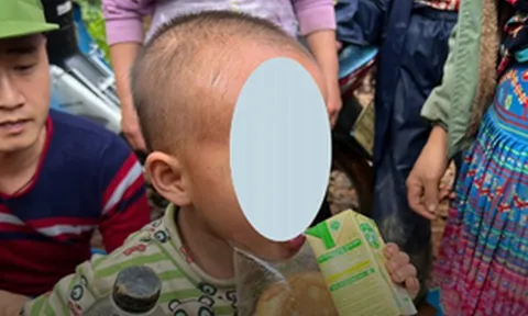 Tìm thấy bé trai 4 tuổi đi lạc trong rừng cao su ở Lai Châu