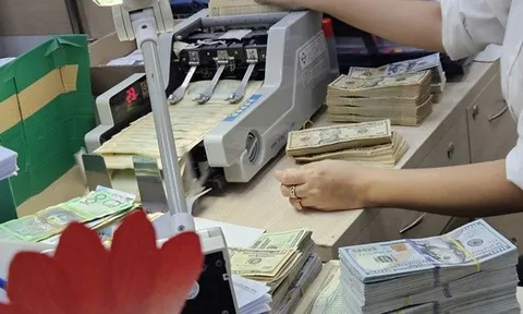 Chiều 19-12, giá USD tự do giảm nhanh, thủng mốc 27.000 đồng