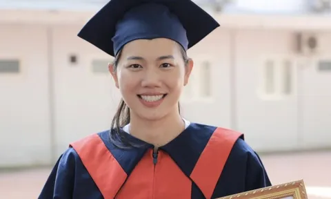 Ánh Viên cực xinh ngày nhận bằng Thạc sĩ, netizen không ngớt lời khen: "Bơi lội chị đỉnh chóp, nay càng ít ai sánh bằng!"