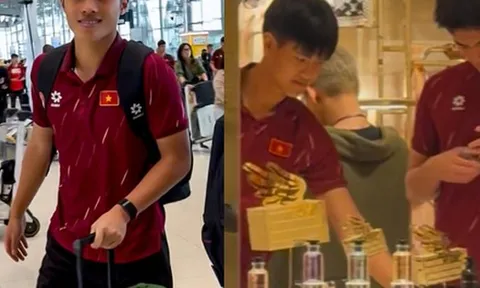 Tóm dính thủ môn 1m91 điển trai gây sốt cõi mạng đi mua sắm, sao U22 Việt Nam mang theo mũ cối về nước