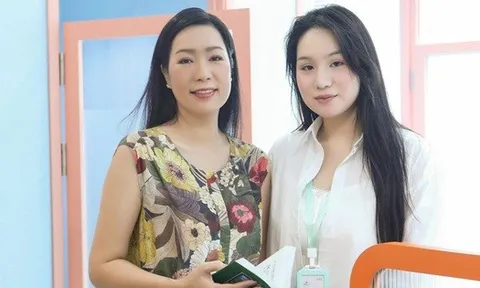 Nữ NSND 54 tuổi là Phó chủ tịch tại TP.HCM: Để thả 7 năm mới sinh được con thứ hai