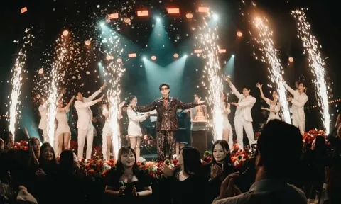 Nam ca sĩ nổi tiếng “chơi lớn”, mời loạt Anh tài hội ngộ trong liveshow, “trả cát-xê” bằng kim cương ngay trên sân khấu