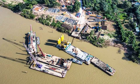 Cận cảnh công trường thi công cầu Trần Hưng Đạo 6 làn xe bắc qua sông Hồng