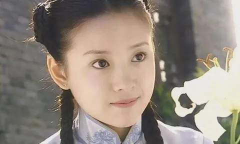 "Bạch nguyệt quang" showbiz không trả nổi học phí 3,7 tỷ đồng hằng năm cho con trai