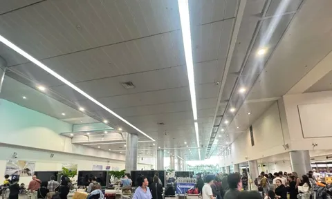 Bất ngờ sân bay Tân Sơn Nhất ngày đầu năm mới