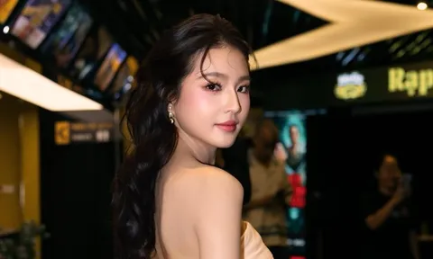 Mỹ nhân Việt vừa ngoảnh đầu đã khiến 3 triệu người mê mẩn, nhan sắc kinh diễm xứng đáng top đầu showbiz