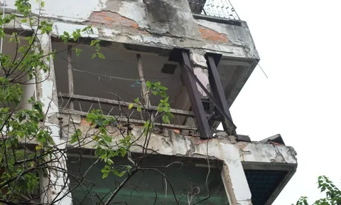 Cặp đôi mua nhà cũ xuống cấp với giá chỉ 170 triệu đồng, ai cũng bảo dở hơi nhưng 1 năm sau đã phải hâm mộ