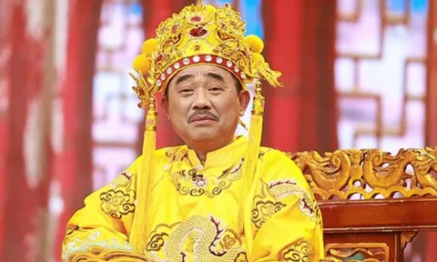 Việt Nam có một "Ngọc Hoàng" U65 sống rất lạ: Nhà 10m2 giường tủ làm mỏng dính, đặc biệt thích màu hồng