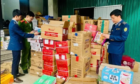 Phát hiện cơ sở kinh doanh hàng nghìn bánh kẹo nhập lậu