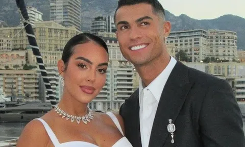 Ronaldo bất ngờ thay đổi kế hoạch đám cưới