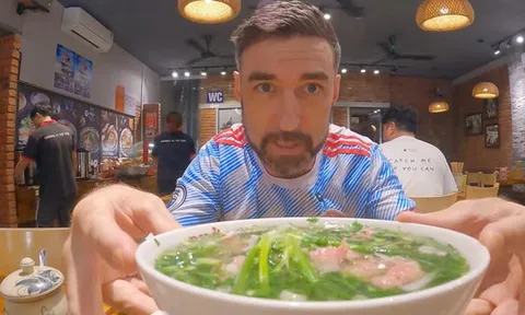 Anh Tây hào hứng đi ăn phở bò Việt Nam, gọi món chỉ nói nhầm 1 chữ mà có kỷ niệm nhớ đời